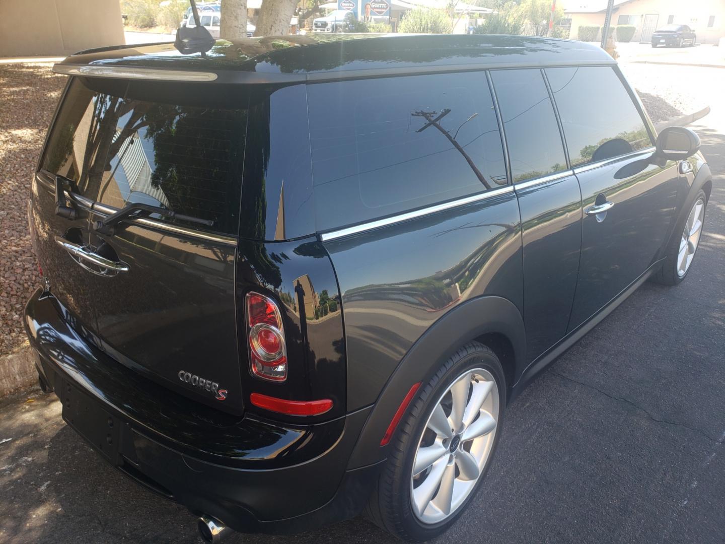 2014 /gray and black Mini Clubman s (WMWZG3C58ET) with an 1.6L L4 DOHC 16V engine, 4-Speed Automatic transmission, located at 323 E Dunlap Ave., Phoenix, AZ, 85020, (602) 331-9000, 33.567677, -112.069000 - Photo#3